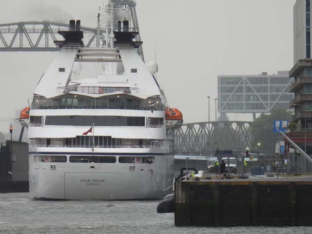 Star Pride aan Cruise Terminal Rotterdam